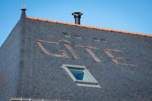 Ornement de toiture en feuilles de cuivre