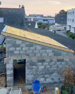 Préparation toiture avant pose de bac alu sur garage